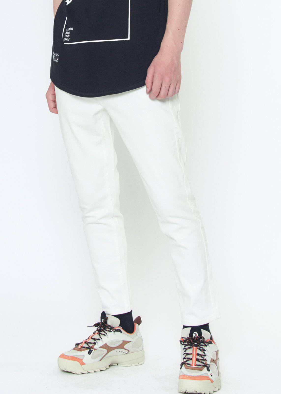 Konus Men's Cropped Twill Pant With Dart Detail in White